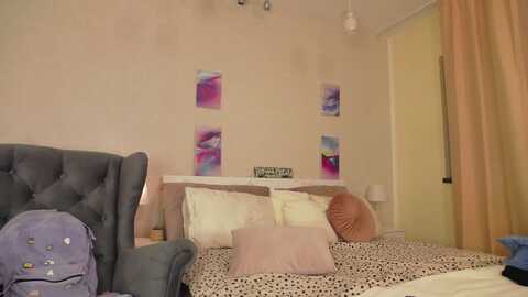 alisiak @ myfreecams on 20231213