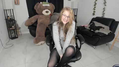 bunnydathug @ myfreecams on 20231213
