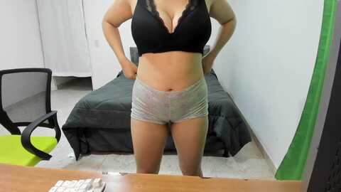 lucianamontex @ myfreecams on 20231213