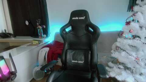 crybabykys @ myfreecams on 20231214