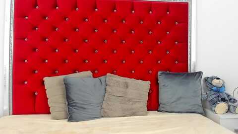 eveliniris @ myfreecams on 20231214