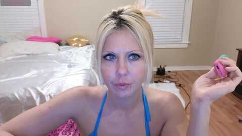 hollyhanna @ myfreecams on 20231214