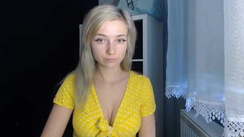 luciaamazing @ myfreecams on 20231214