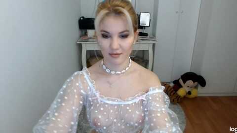 winterjewel @ myfreecams on 20231214