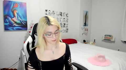 annatame @ myfreecams on 20231215