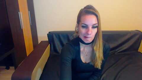 dommemichell @ myfreecams on 20231215