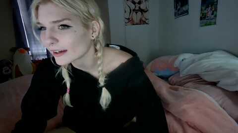duckchan0 @ myfreecams on 20231215