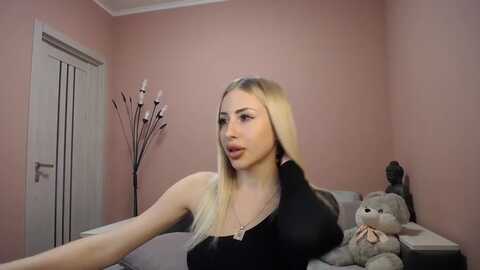 kimkalash @ myfreecams on 20231215