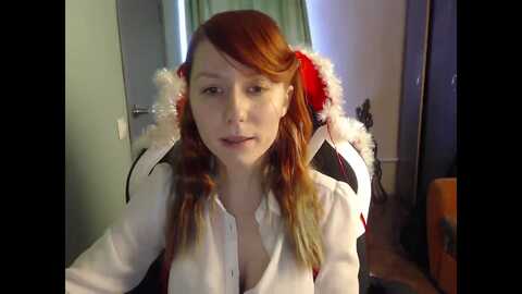 nikifoks18 @ myfreecams on 20231215