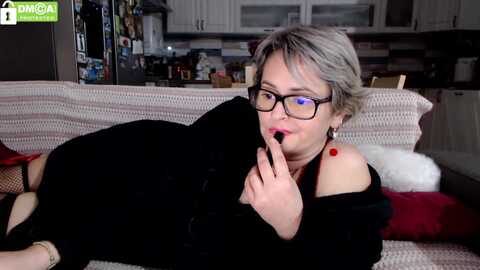 silverjewel @ myfreecams on 20231215