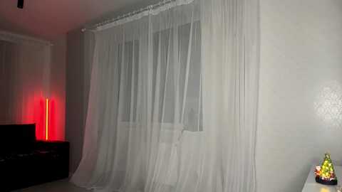 agata_18 @ myfreecams on 20231216