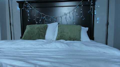 carollyne_ @ myfreecams on 20231216