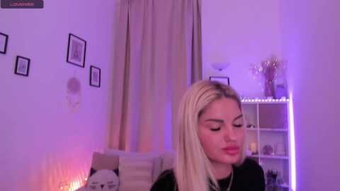 niablondie @ myfreecams on 20231216