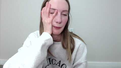 strwberrymoon @ myfreecams on 20231216