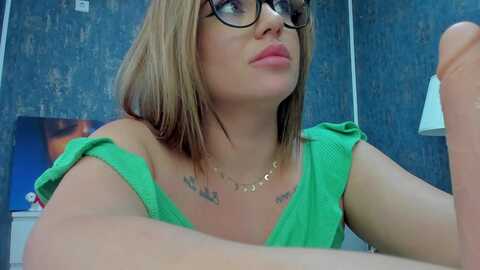 bo0ty_queen_ @ myfreecams on 20231217