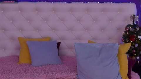 dominica_mini @ myfreecams on 20231217