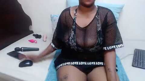 ebonyboobz4u @ myfreecams on 20231217