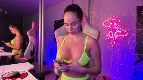 em_hill @ myfreecams on 20231217