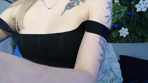 horny_blond @ myfreecams on 20231217