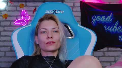 karoline121 @ myfreecams on 20231217