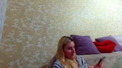 meltingjulia @ myfreecams on 20231217