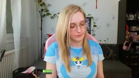 monicmoon18 @ myfreecams on 20231217