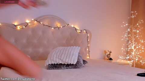 zennyrosse @ myfreecams on 20231217