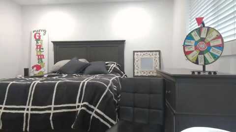 blondmilf92 @ myfreecams on 20231218