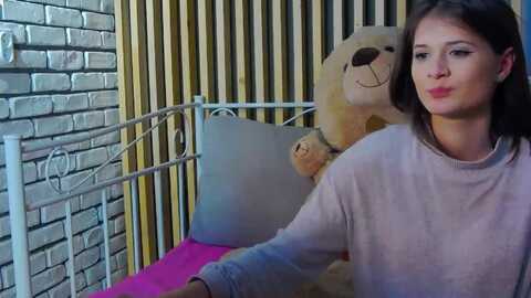 lesliekat @ myfreecams on 20231218