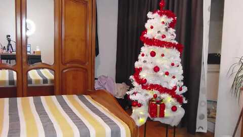 marahari @ myfreecams on 20231218