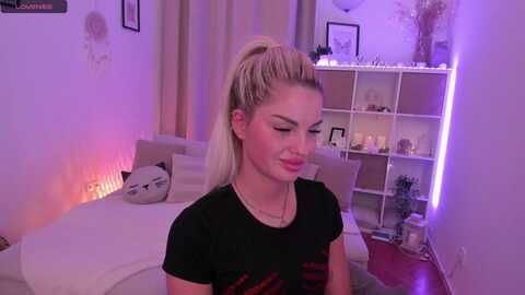 niablondie @ myfreecams on 20231218