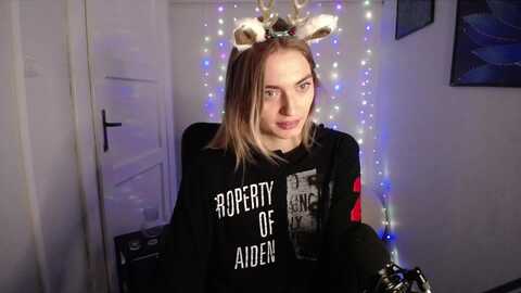 personyouneed @ myfreecams on 20231218