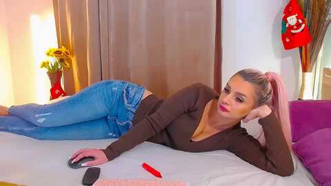 goddesskiarra @ myfreecams on 20231219