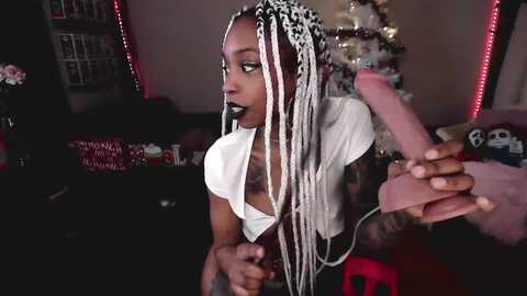 mochahoneyxox @ myfreecams on 20231219