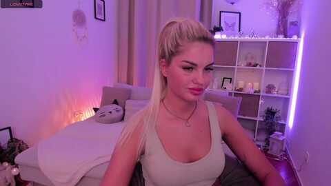 niablondie @ myfreecams on 20231219