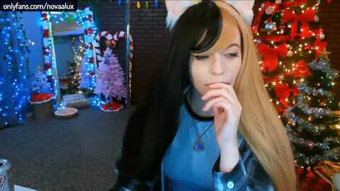 novaalux @ myfreecams on 20231219