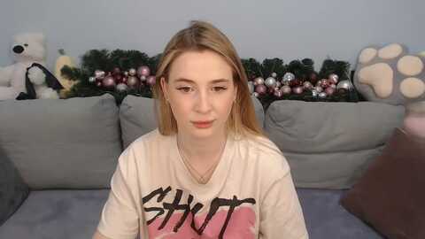 sabrinaviolet @ myfreecams on 20231219