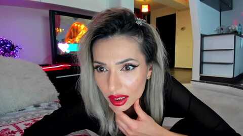 smileytinaa @ myfreecams on 20231219