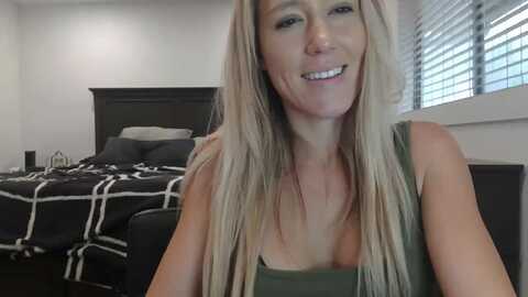 blondmilf92 @ myfreecams on 20231220