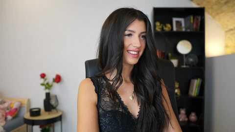 julia_roca @ myfreecams on 20231220