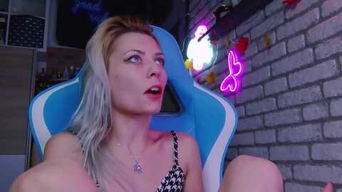 karoline121 @ myfreecams on 20231220