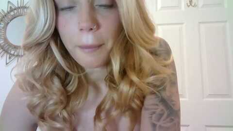 missrose2792 @ myfreecams on 20231220