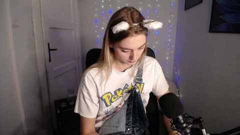 personyouneed @ myfreecams on 20231220