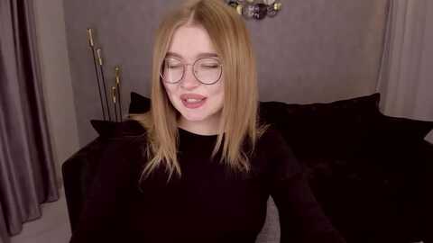 violarose @ myfreecams on 20231220