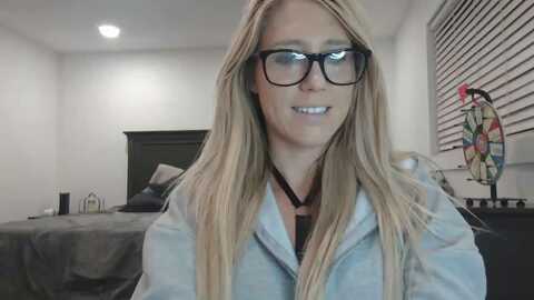 blondmilf92 @ myfreecams on 20231221