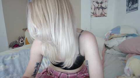 duckchan0 @ myfreecams on 20231221