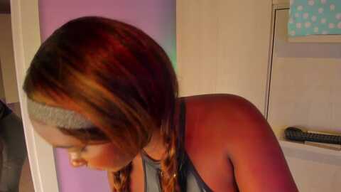 haileyvans @ myfreecams on 20231221