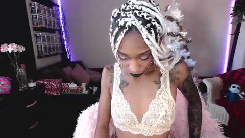 mochahoneyxox @ myfreecams on 20231221
