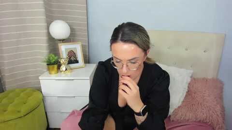 mollygold @ myfreecams on 20231221