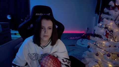 crybabykys @ myfreecams on 20231222